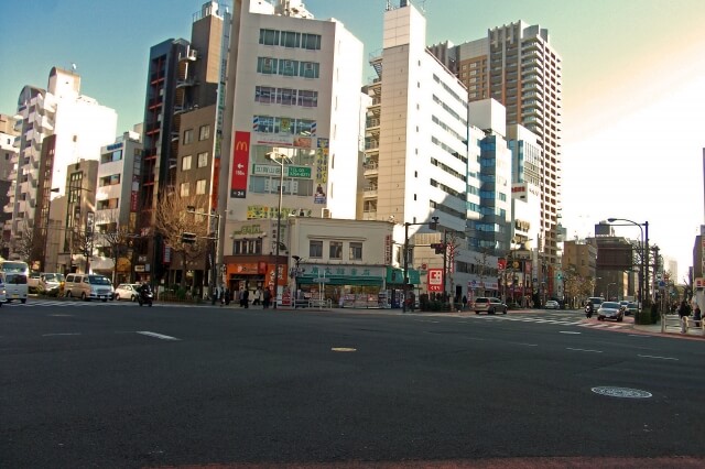 東京の神田神保町の交差点